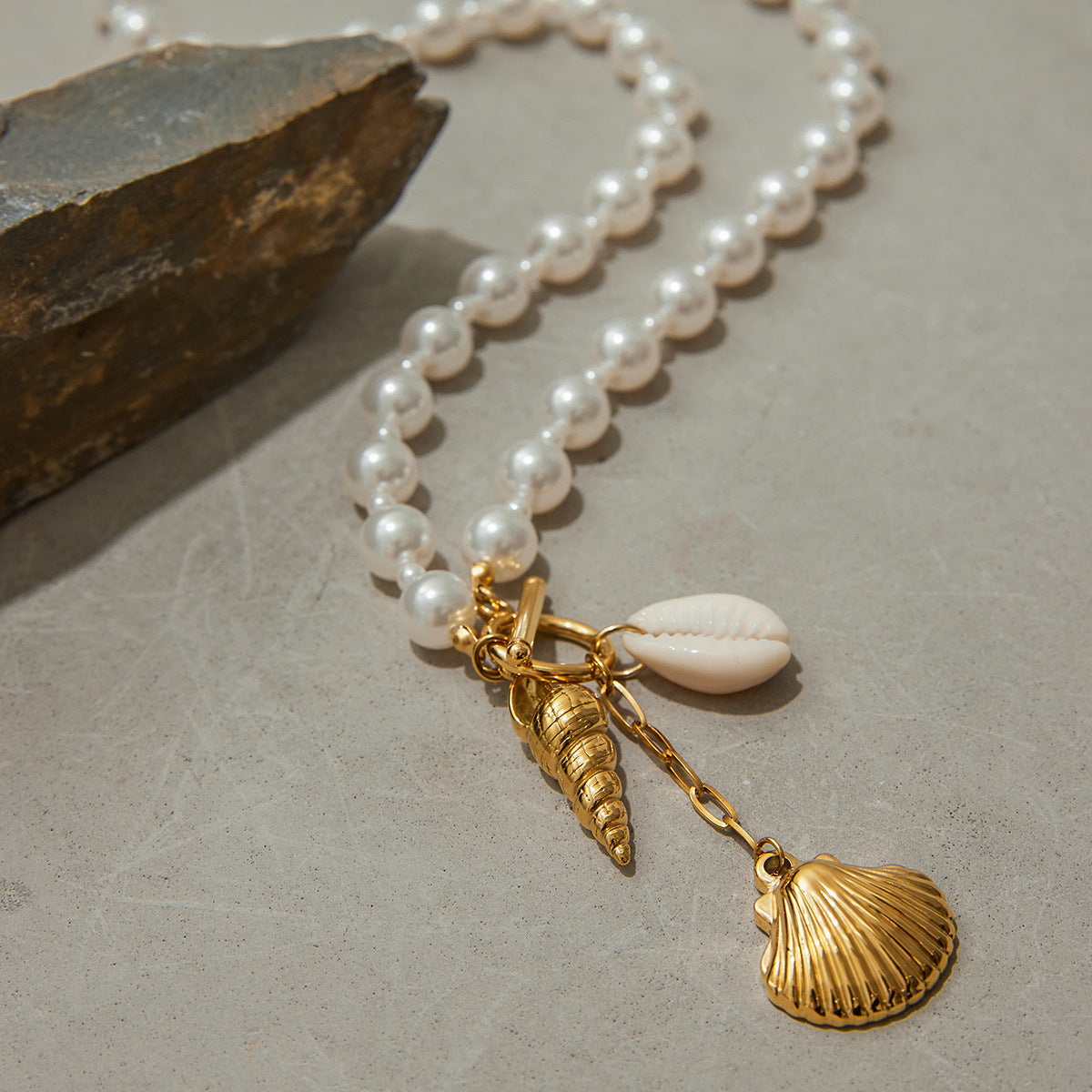 Stainless steel 18k gold-plated pearl necklace