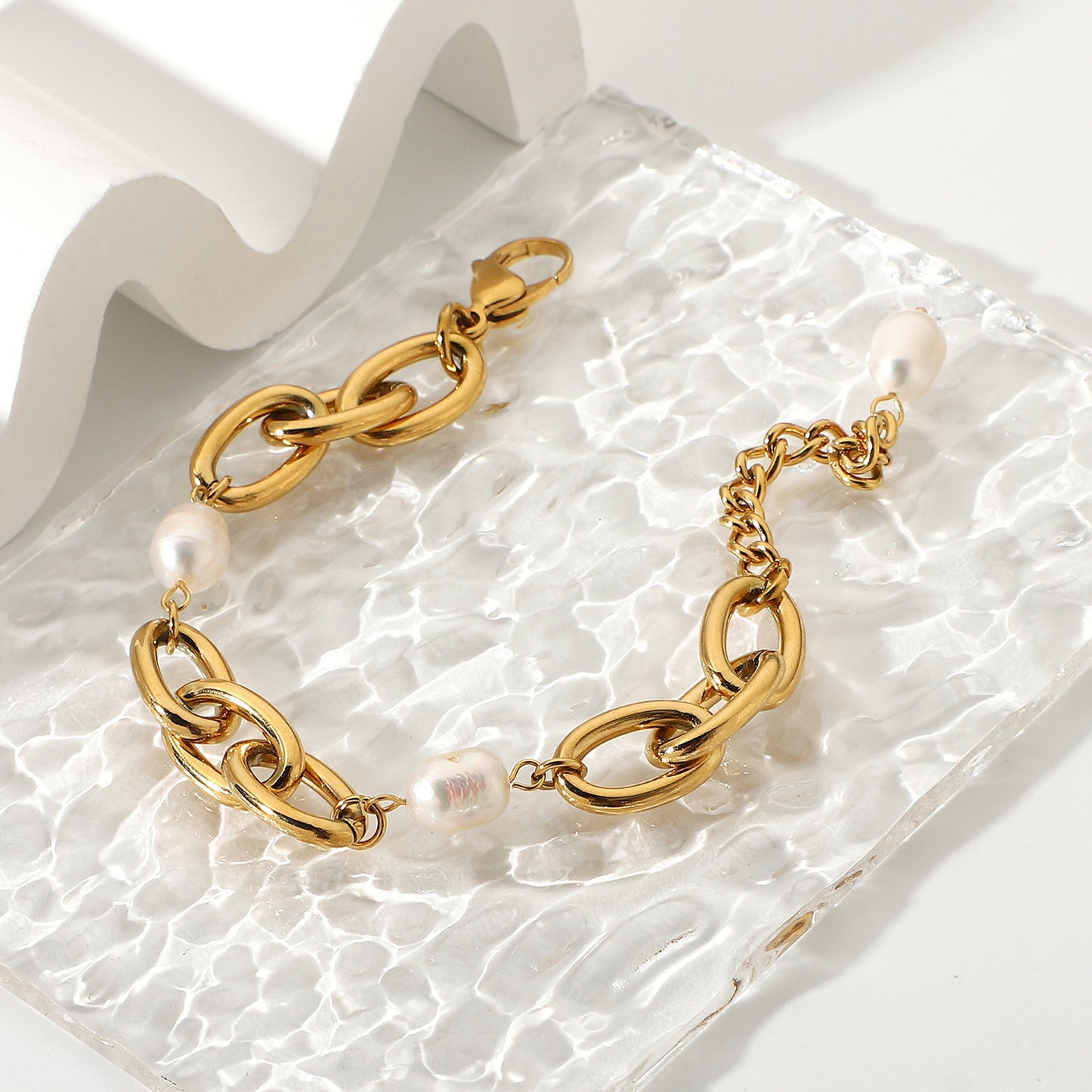 Stainless steel 18k gold-plated pearl bracelet