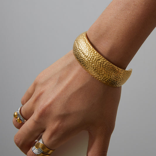 Stainless steel 18k gold-plated bangle