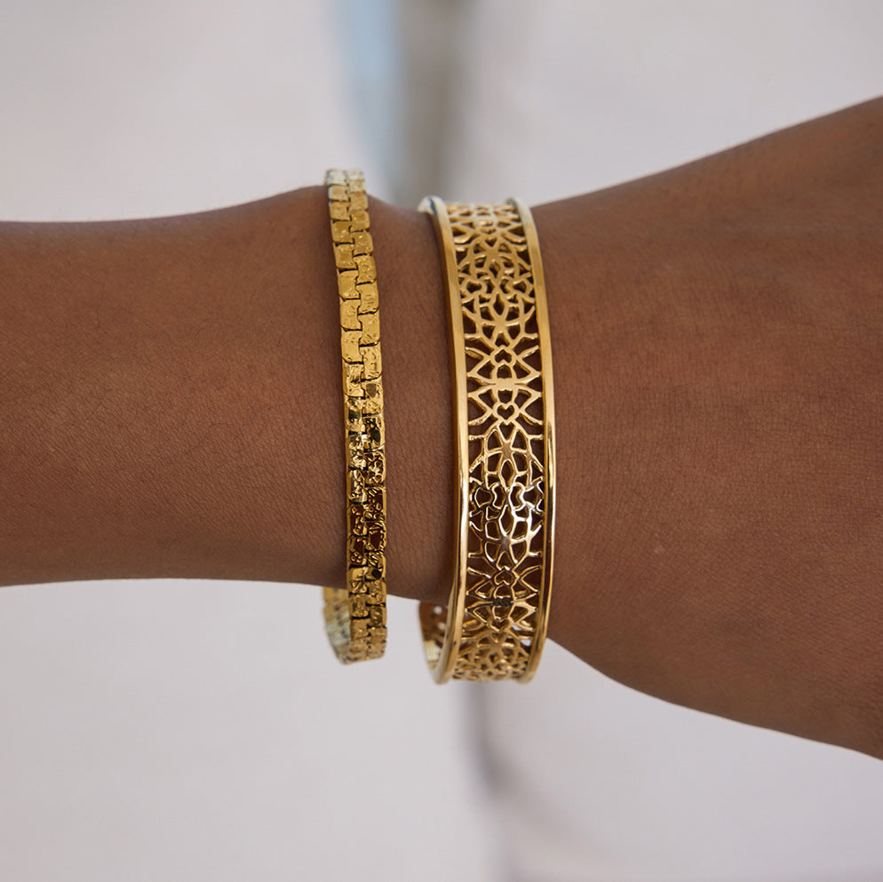 Stainless steel 18k gold-plated bangle