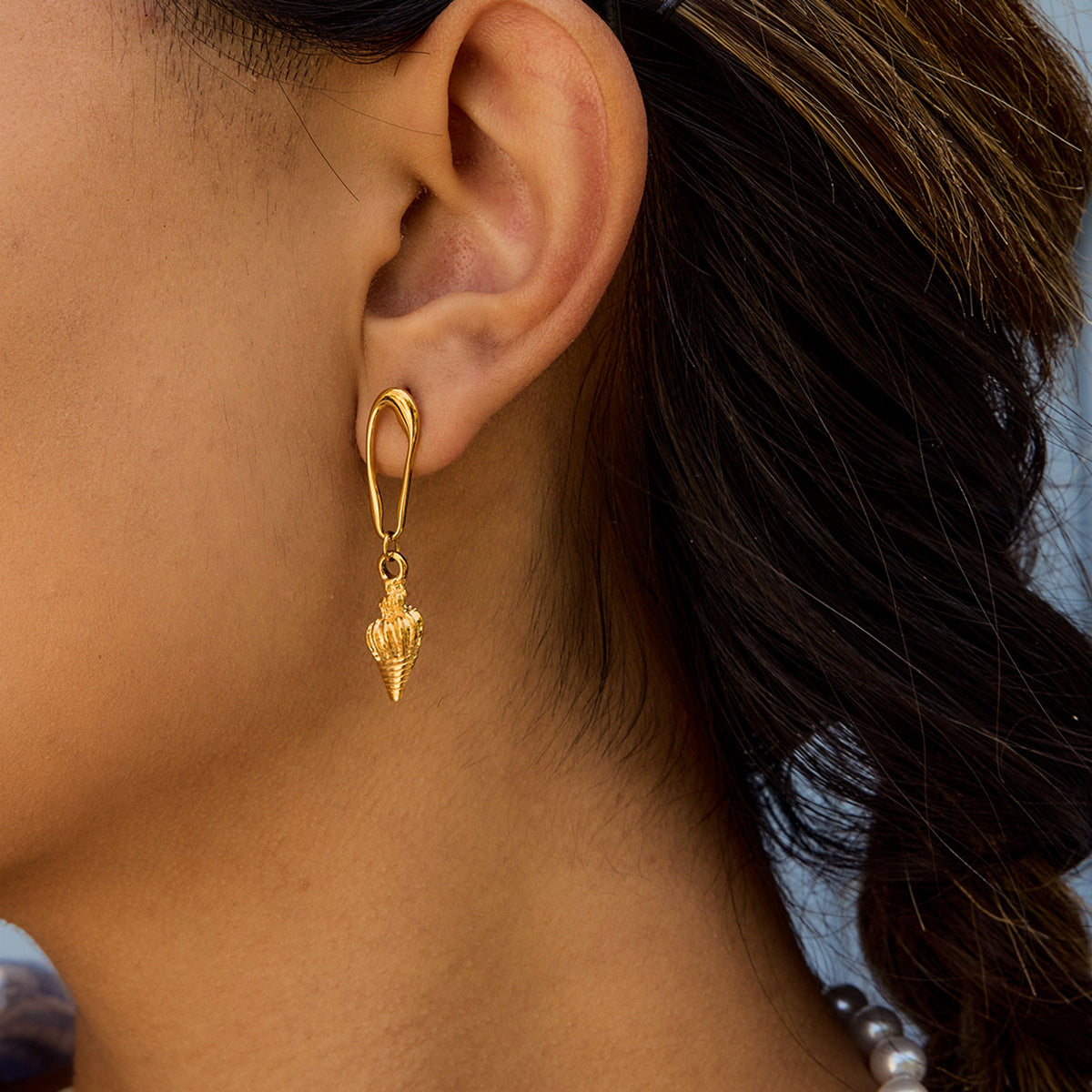 Stainless steel 18k gold-plated shell earrings