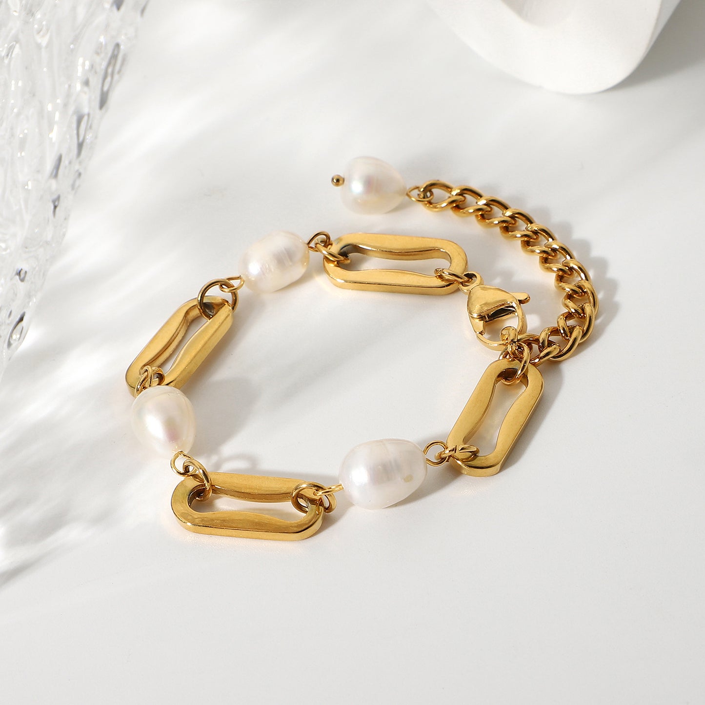 Stainless steel 18k gold-plated pearl bracelet