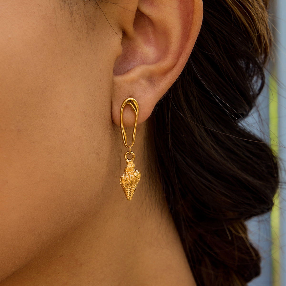 Stainless steel 18k gold-plated shell earrings