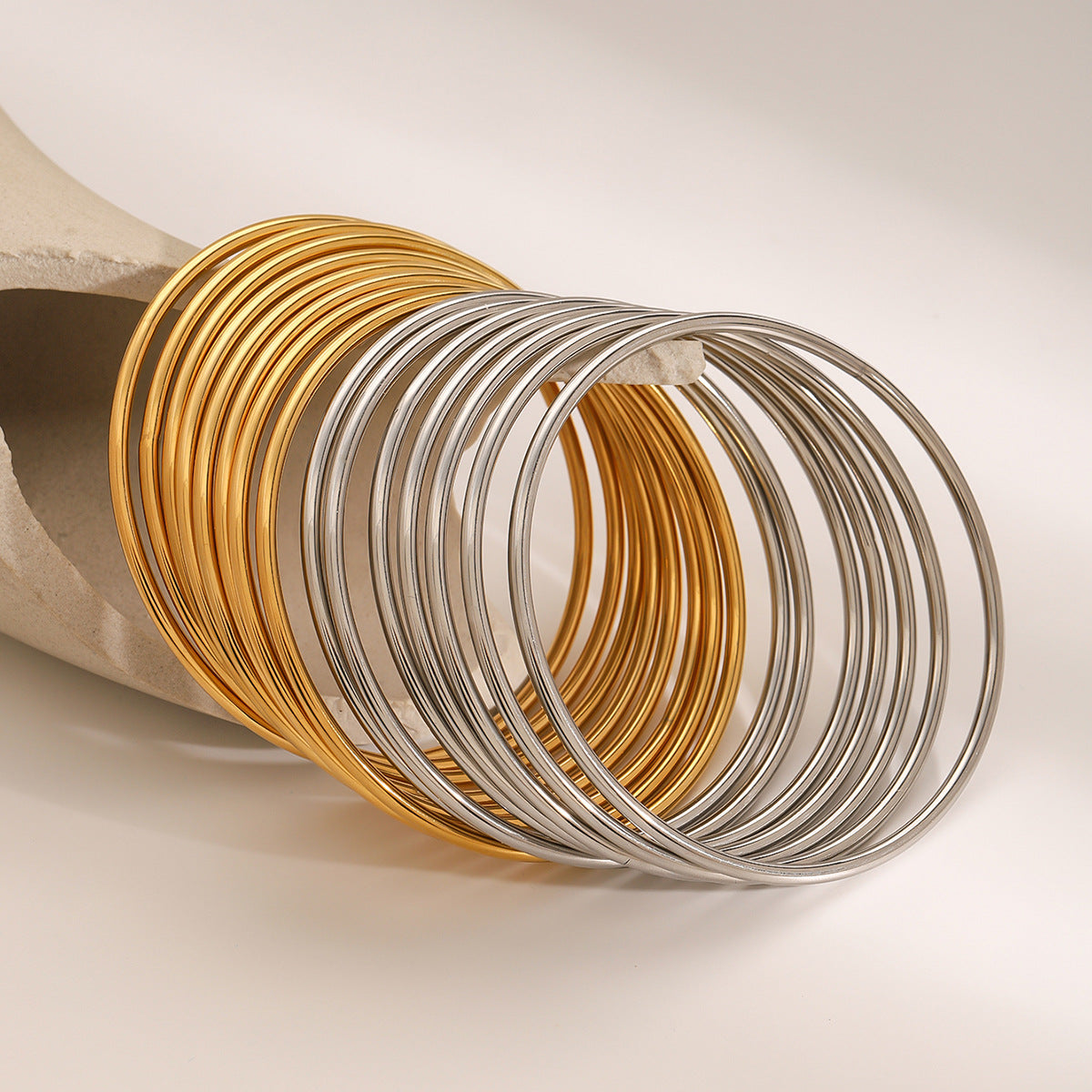 Stainless steel 18k gold-plated plain hoop bracelet