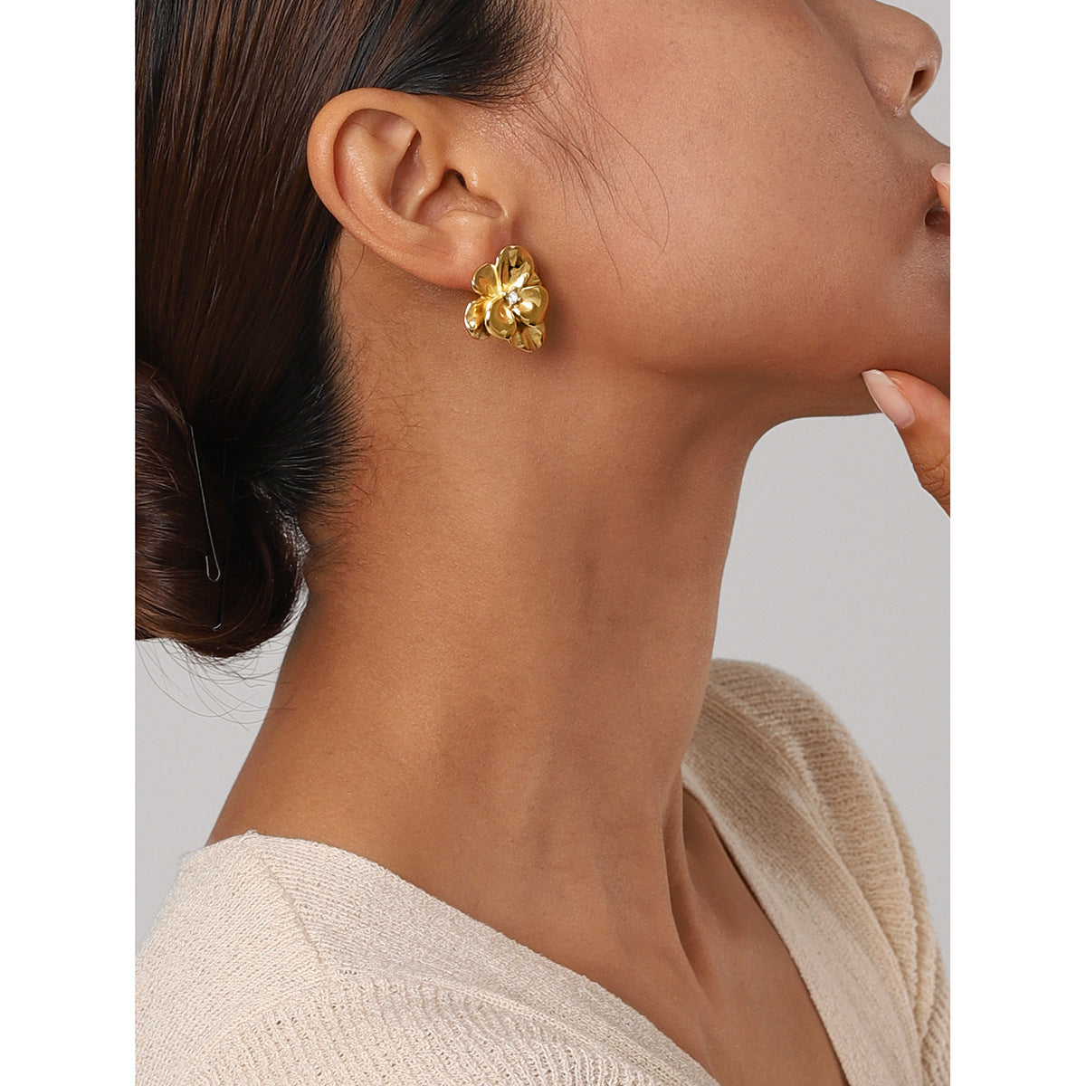 Stainless steel 18k gold-plated flower earrings