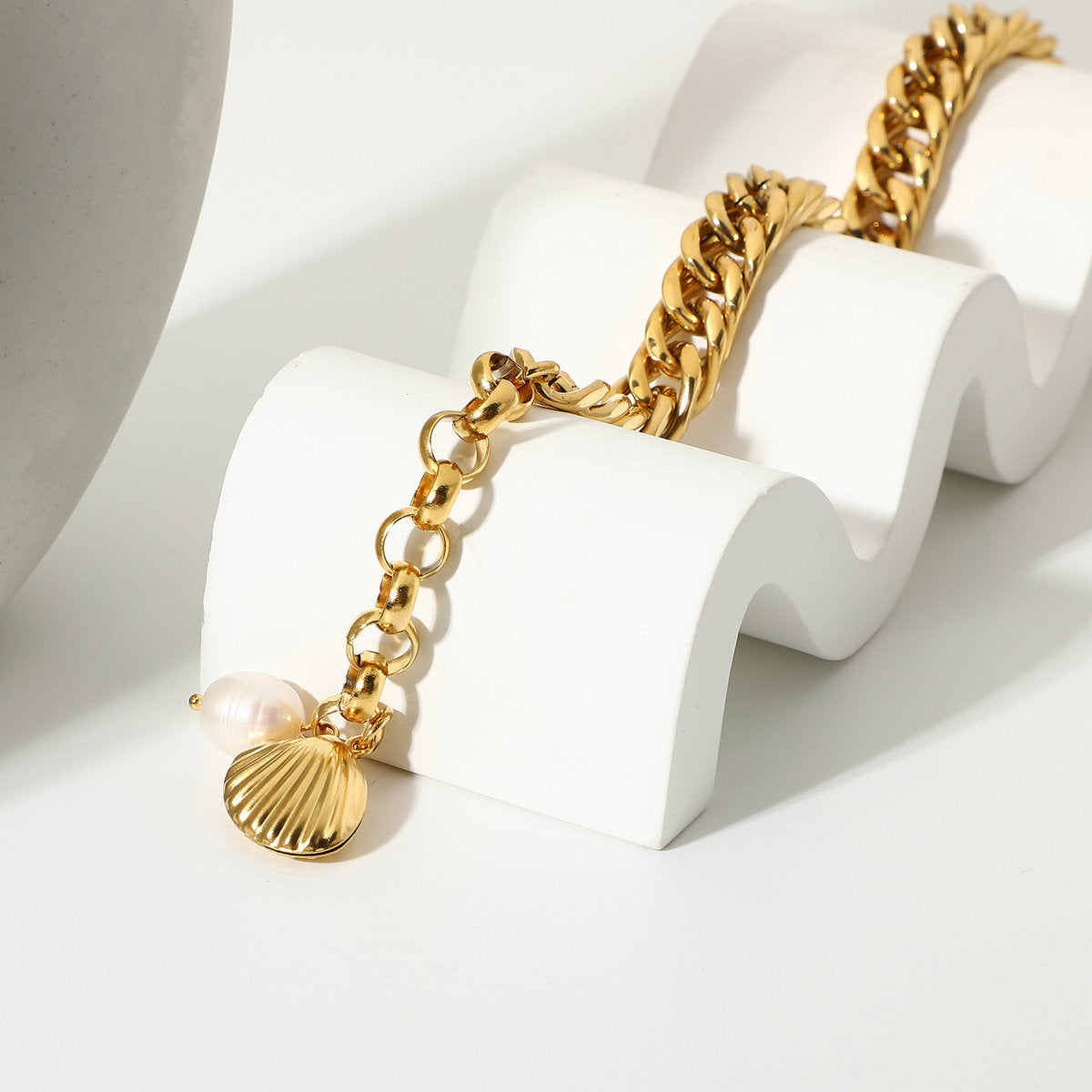 Stainless steel 18k gold-plated pearl bracelet