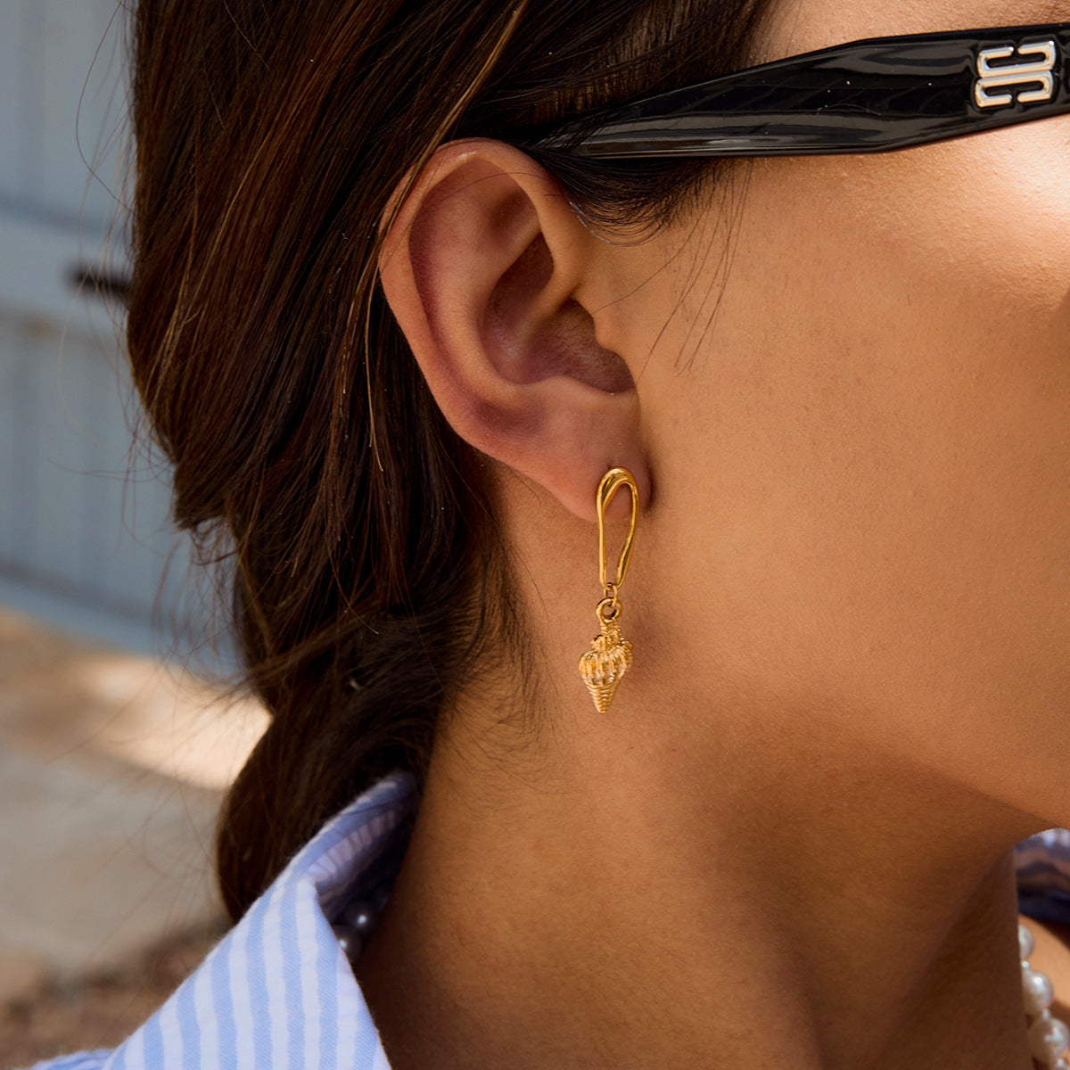 Stainless steel 18k gold-plated shell earrings