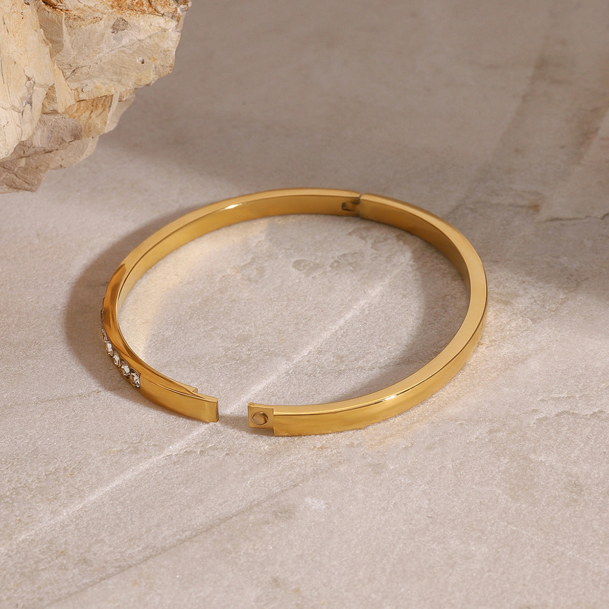 Stainless steel 18k gold-plated rhinestone-clasp bracelet