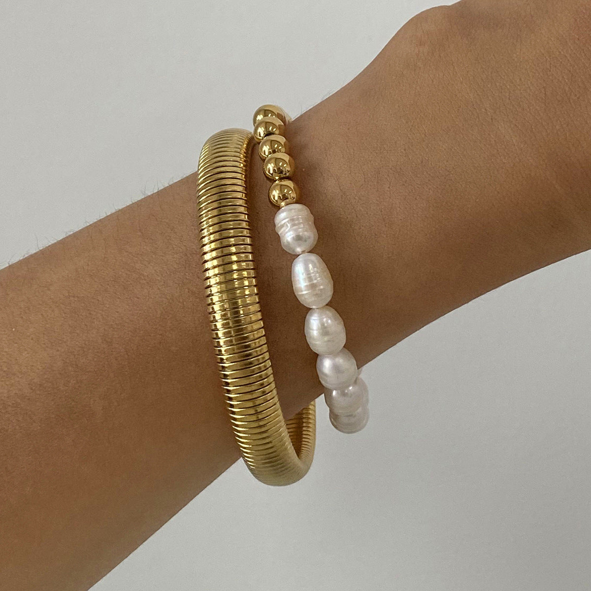 Stainless steel 18k gold-plated round beaded bracelet