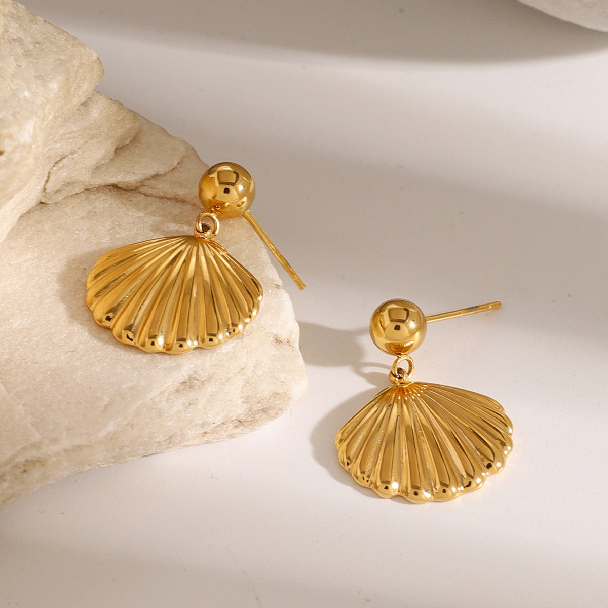 Stainless steel 18k gold-plated shell earrings